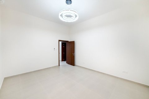 Vila di Al Aweer, Dubai, UAE 4 bilik tidur, 744.73 meter persegi № 754421 - foto 12