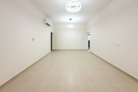 Vila di Al Aweer, Dubai, UAE 4 bilik tidur, 744.73 meter persegi № 754421 - foto 2
