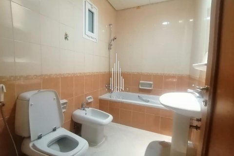 Al Khalidiya, Abu Dhabi, UAE의 임대용 아파트 침실 3개, 174.5제곱미터 번호 572772 - 사진 24