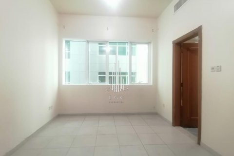 Al Khalidiya, Abu Dhabi, UAE의 임대용 아파트 침실 3개, 174.5제곱미터 번호 572772 - 사진 3