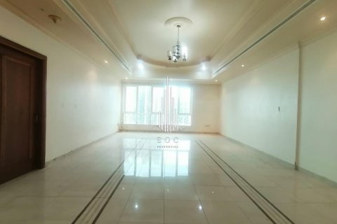 Квартира в Al Khalidiya, Абу-Даби, ОАЭ 3 спальни, 174.5м2 № 572772