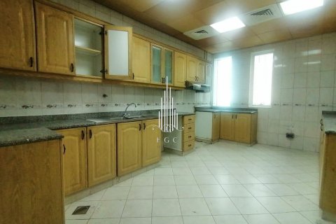 Al Khalidiya, Abu Dhabi, UAE의 임대용 아파트 침실 3개, 174.5제곱미터 번호 572772 - 사진 16