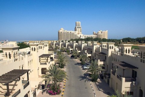 Rumah bandar di Ras Al Khaimah, UAE 4 bilik tidur, 251 meter persegi № 734664 - foto 8