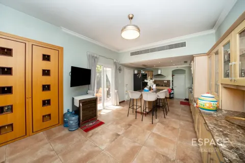 Vila di Meadows, Dubai, UAE 4 bilik tidur, 540 meter persegi № 738258 - foto 8