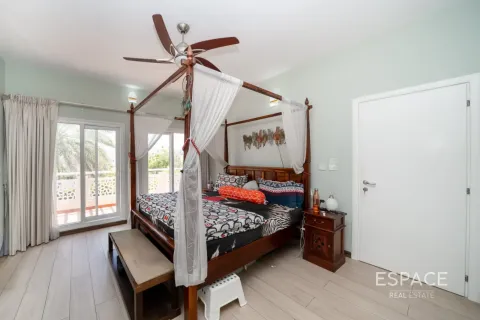 Vila di Meadows, Dubai, UAE 4 bilik tidur, 540 meter persegi № 738258 - foto 11