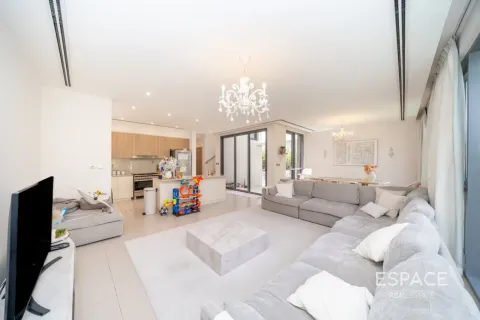 Villa para arrendamento em Dubai Hills Estate, Dubai, EAU 4 quartos, 327 m2 № 738261 - foto 2