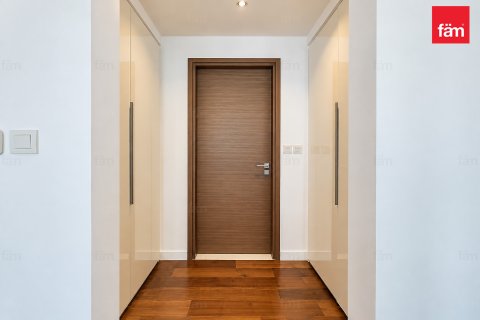 Apartment til salg i City Walk, Dubai, UAE 2 soveværelser, 182.1 kvm № 769108 - foto 22