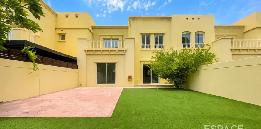 Villa The Lakes, Dubaijā, AAE 3 istabas, 233 m2 Nr. 738159