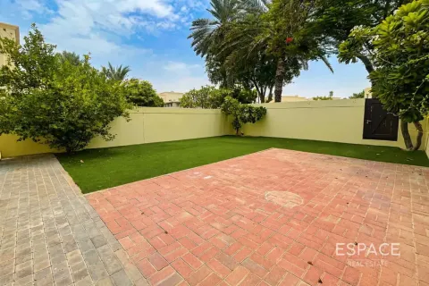 Villa The Lakes, Dubaijā, AAE 3 istabas, 233 m2 Nr. 738159 - attēls 3