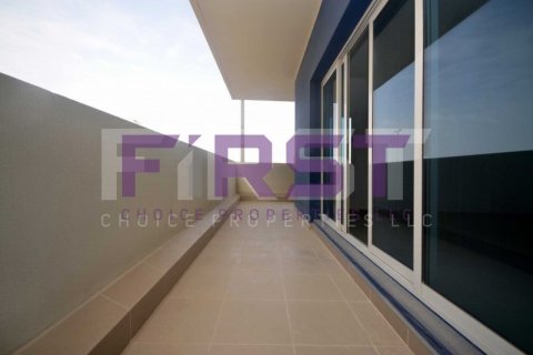 Appartement te huur in Al Reef, Abu Dhabi, VAE 3 slaapkamers, 155 vr.m., nr 406974 - foto 17