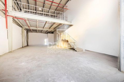 Magazinë në Dubai, Emiratet e Bashkuara Arabe 3382.41 m2. № 747079