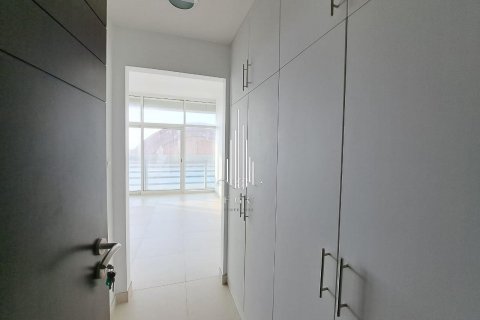 Apartamento en alquiler en Al Khalidiya, Abu Dhabi, EAU 3 dormitorios, 191.9 m2 № 535053 - foto 10