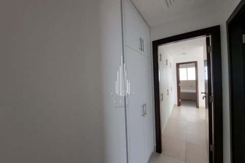 Apartamento en alquiler en Al Khalidiya, Abu Dhabi, EAU 3 dormitorios, 191.9 m2 № 535053 - foto 12