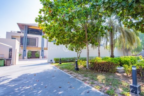 Vila v Al Gurm West, Abu Dhabi, SAE 5 ložnice, 1579.3 m² Č.: 528784 - fotografie 11