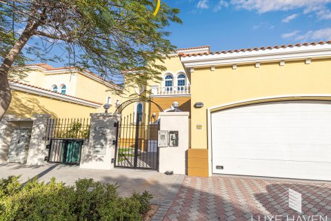Villa en Jumeirah Park, Dubai, EAU 3 dormitorios, 327.67 m² № 571379