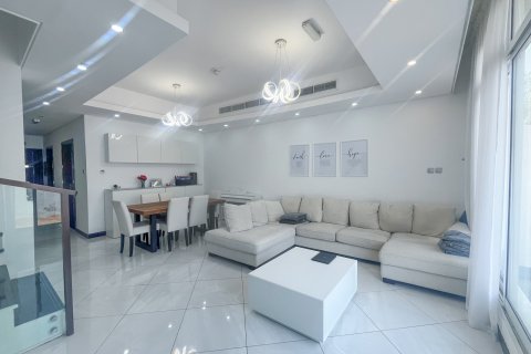 Townhouse til salg i Jumeirah Village Triangle, Dubai, UAE 3 soveværelser, 194 kvm № 754328 - foto 2