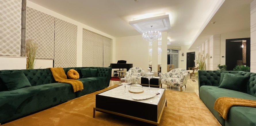 Appartamento a Dubai, EAU 3 camere da letto, 375 mq. № 713390