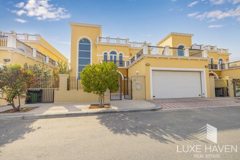 Villa i Jumeirah Park, Dubai, UAE 4 soveværelser, 385.92 kvm № 571388