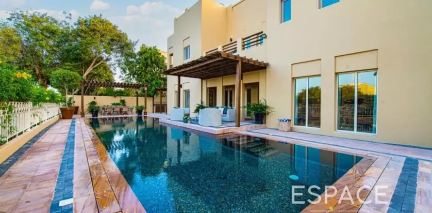 וילה ב Meadows, Dubai, איחוד האמירויות 6 חדרי שינה, 595 מ"ר מספר 738460