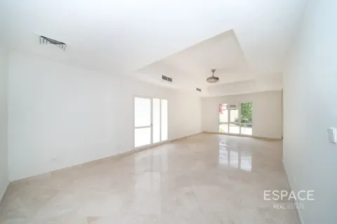 Vilă de închiriat în Meadows, Dubai, EAU 6 dormitoare, 457 mp.  №738433 - poză 2