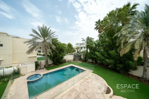 Vilă de închiriat în Meadows, Dubai, EAU 6 dormitoare, 457 mp.  №738433 - poză 18