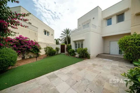 Vilă de închiriat în Meadows, Dubai, EAU 6 dormitoare, 457 mp.  №738433 - poză 20