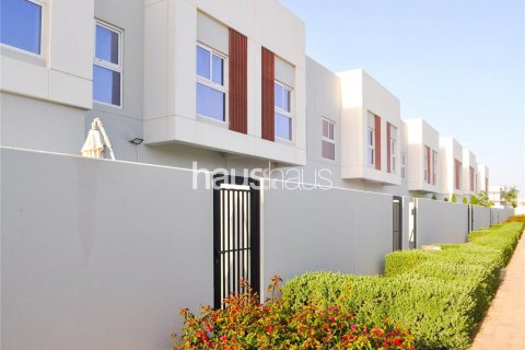 Townhouse in Dubai Land, Dubai, UAE 3 bedrooms, 179 sq.m. № 626525 - photo 11