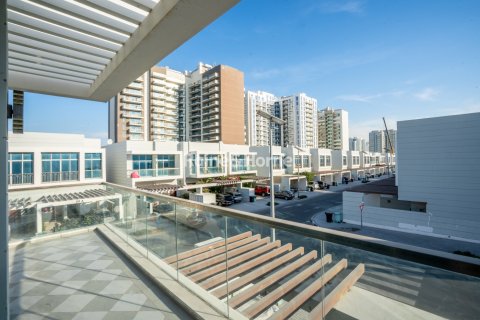 Villa sa Al Furjan, Dubai, UAE 4 silid-tulugan, 225.4 sq.m. № 707667 - larawan 4