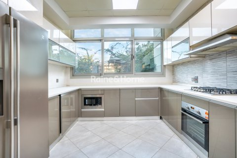Villa sa Al Furjan, Dubai, UAE 4 silid-tulugan, 225.4 sq.m. № 707667 - larawan 3