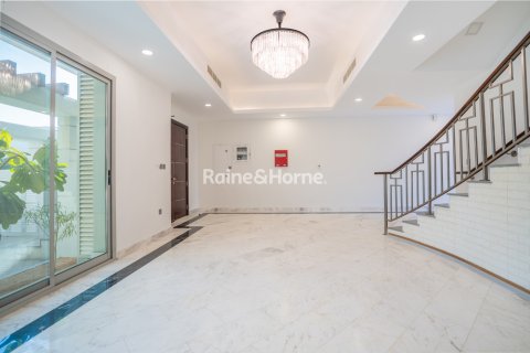 Villa sa Al Furjan, Dubai, UAE 4 silid-tulugan, 225.4 sq.m. № 707667 - larawan 6
