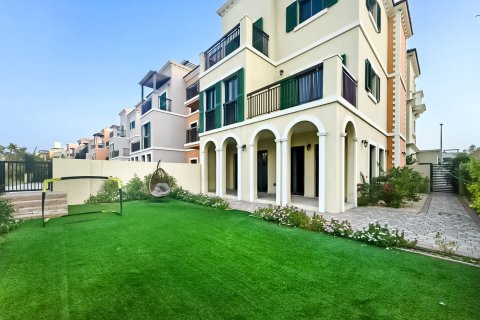 טאונהאוס ב Jumeirah, Dubai, איחוד האמירויות 4 חדרי שינה, 384.99 מ