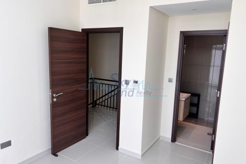 טאונהאוס להשכרה ב DAMAC Hills (Akoya by DAMAC), Dubai, איחוד האמירויות 4 חדרי שינה, 224 מ"ר, מספר 693809 - תמונה 6