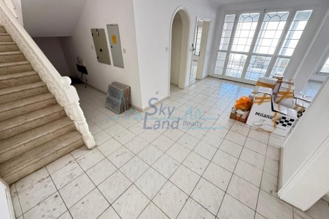 Villa para arrendamento em Umm Suqeim, Dubai, EAU 4 quartos, 372 m2 № 693808 - foto 10