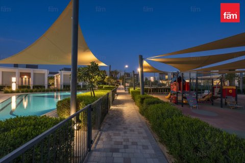 Kaupunkipientalo Dubai, Arabiemiraatit 4 makuuhuonetta, 252 m2 № 703547