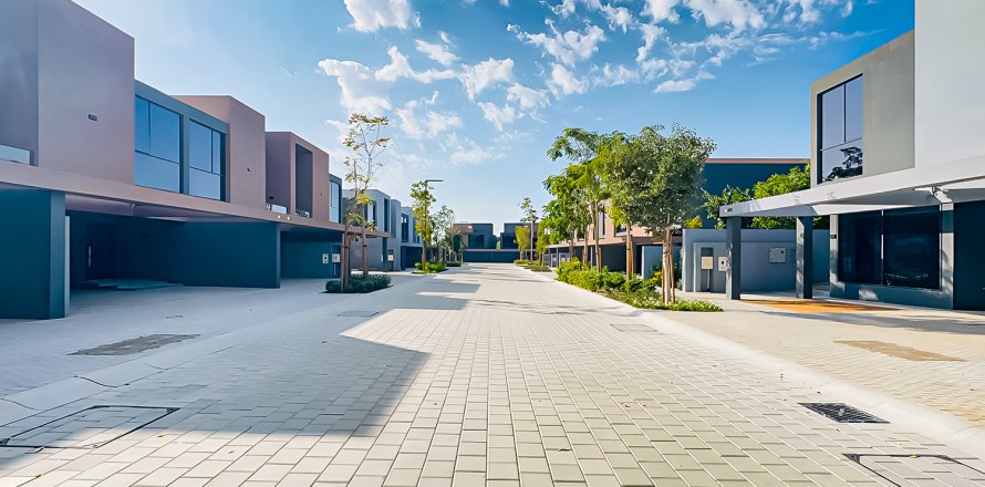 טאונהאוס ב Tilal City, Sharjah, איחוד האמירויות 2 חדרי שינה, 175.03 מ"ר מספר 748245