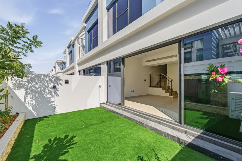 טאונהאוס ב Damac Lagoons, Dubai, איחוד האמירויות 5 חדרי שינה, 144 מ