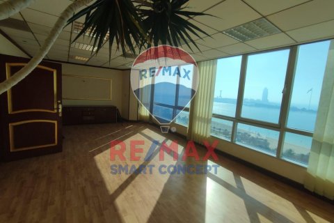 Office in Al Khalidiya, Abu Dhabi, UAE 180 sq.m. № 454063 - photo 3