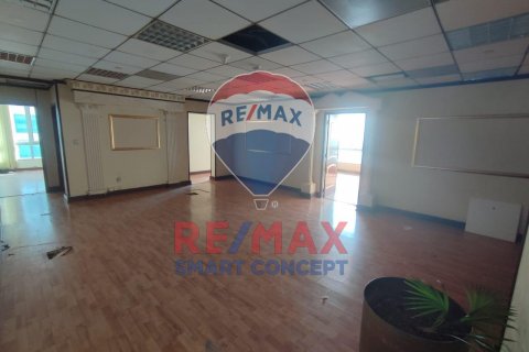 Office in Al Khalidiya, Abu Dhabi, UAE 180 sq.m. № 454063 - photo 6