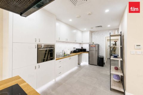 Rumah bandar di Dubai, UAE 3 bilik tidur, 160.6 meter persegi № 740539 - foto 12