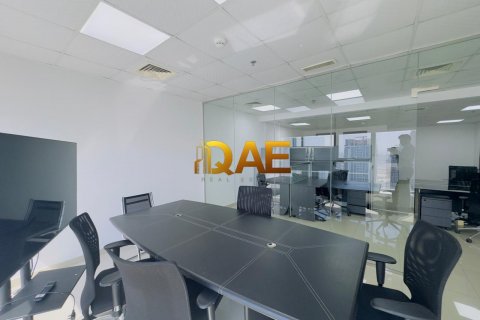 Zyrë në Jumeirah Lake Towers, Dubai, Emiratet e Bashkuara Arabe 107 m2. № 551121 - Foto 7