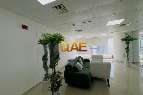 Zyrë në Jumeirah Lake Towers, Dubai, Emiratet e Bashkuara Arabe 107 m2. № 551121 - Foto 9