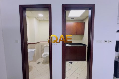 Zyrë në Jumeirah Lake Towers, Dubai, Emiratet e Bashkuara Arabe 107 m2. № 551121 - Foto 16