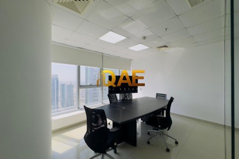 Zyrë në Jumeirah Lake Towers, Dubai, Emiratet e Bashkuara Arabe 107 m2. № 551121 - Foto 3