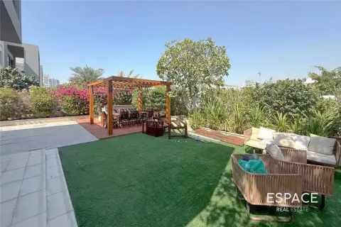 Villa in Dubai Hills Estate, UAE 3 bedrooms, 288 sq.m. № 738428