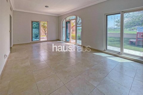 Vilă de închiriat în Dubai Sports City, Dubai, EAU 4 dormitoare, 665 mp. №626912 - poză 1