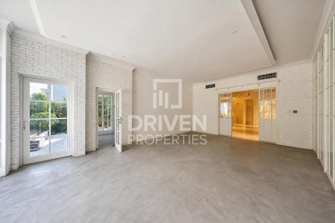 Müüa villa asukohaga Falcon City of Wonders, Dubai, AÜE: 5 magamistoaga, 1064.85 m² Nr 761722 - pilt 8
