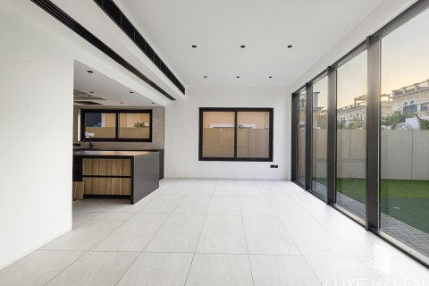 Vila v Jumeirah Park, Dubai, SAE 4 ložnice, 454.57 m² Č.: 416934 - fotografie 2