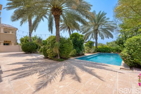 Üürile anda villa asukohaga Dubai Sports City, Dubai, AÜE: 4 magamistoaga, 1103.87 m² Nr 753530 - pilt 2