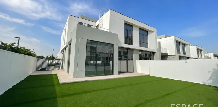 Adosado en Al Furjan, Dubai, EAU 4 dormitorios, 279 m² № 738219