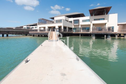 Villa en Al Gurm, Abu Dhabi, EAU 4 dormitorios, 1266 m² № 716943